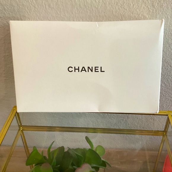 Chanel Beauty Make-Up Bag NIB - Picture 4 of 4